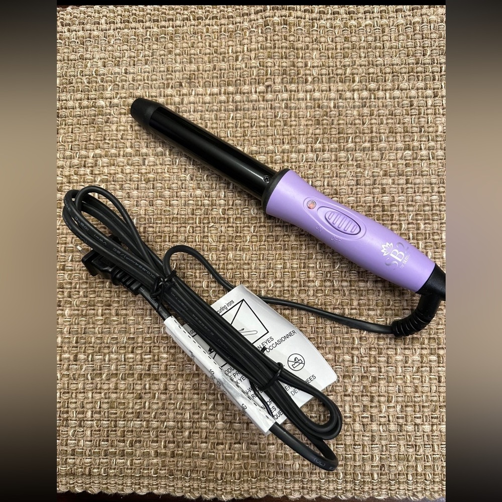 New! Mini travel curling iron